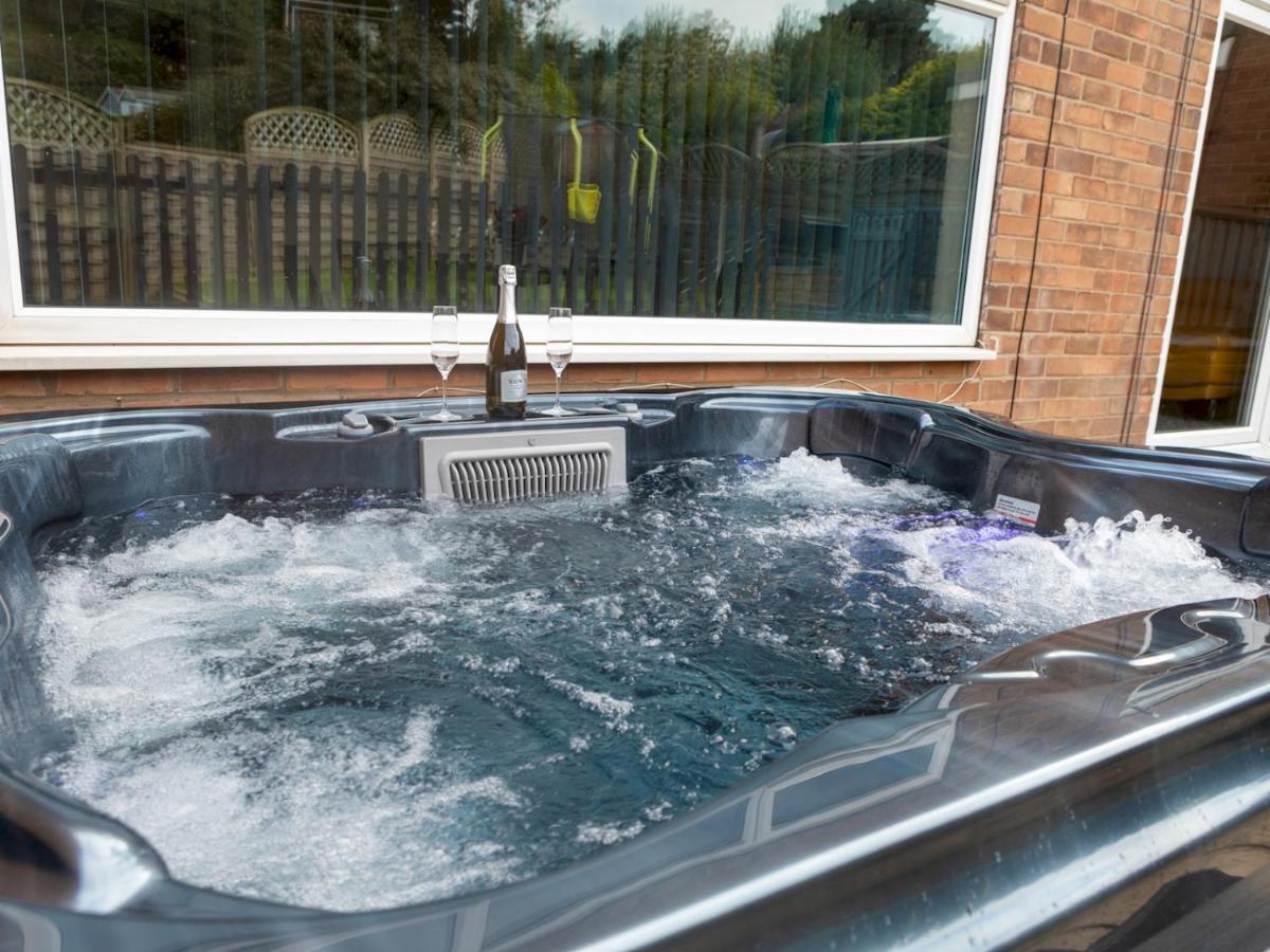Pass The Keys Amazing 4 Bedroom Property- Hot Tub & Sea Views 斯卡伯勒 外观 照片