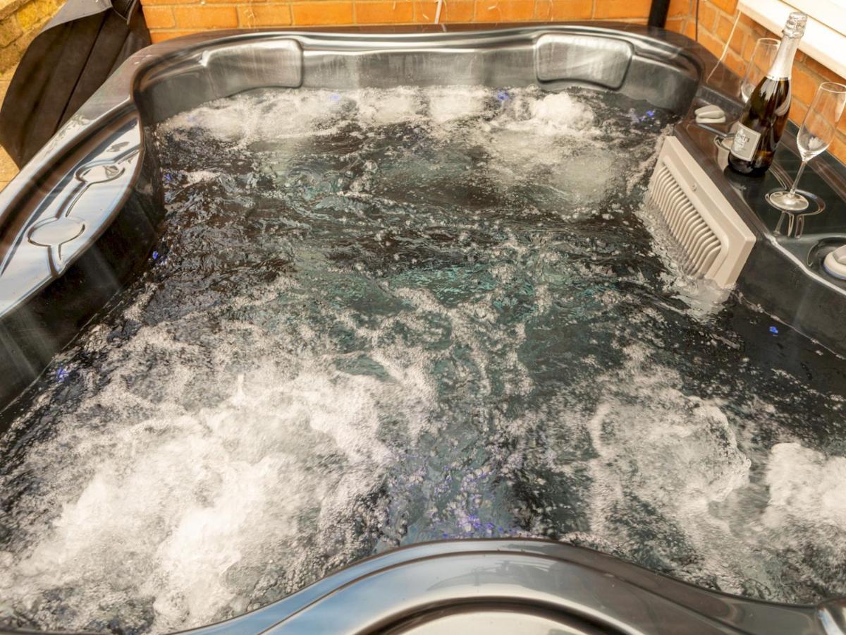 Pass The Keys Amazing 4 Bedroom Property- Hot Tub & Sea Views 斯卡伯勒 外观 照片